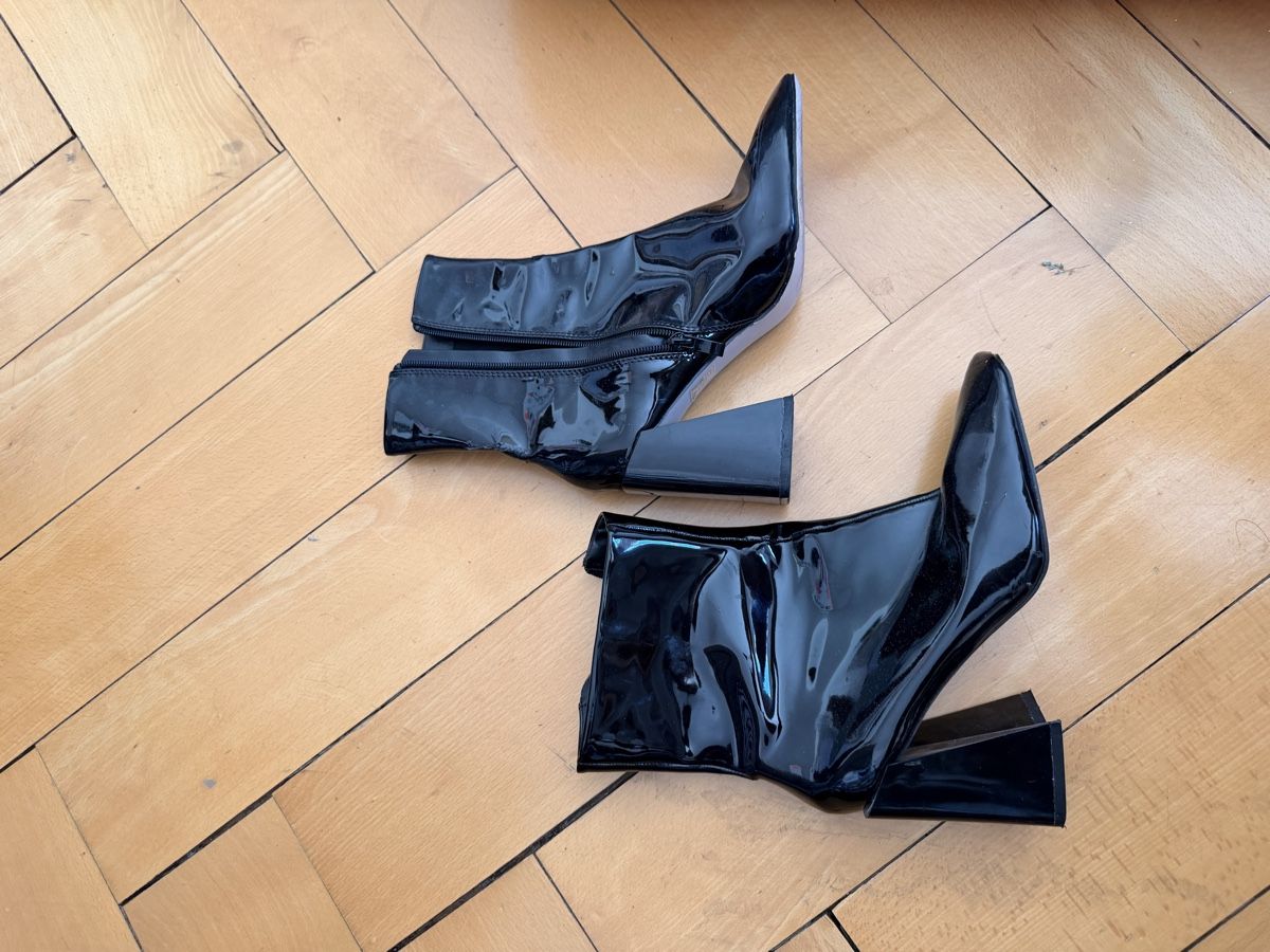 Scarpe da donna: Ankle Boots black with block heel – Usato da Zürich venduto da corinawy 2