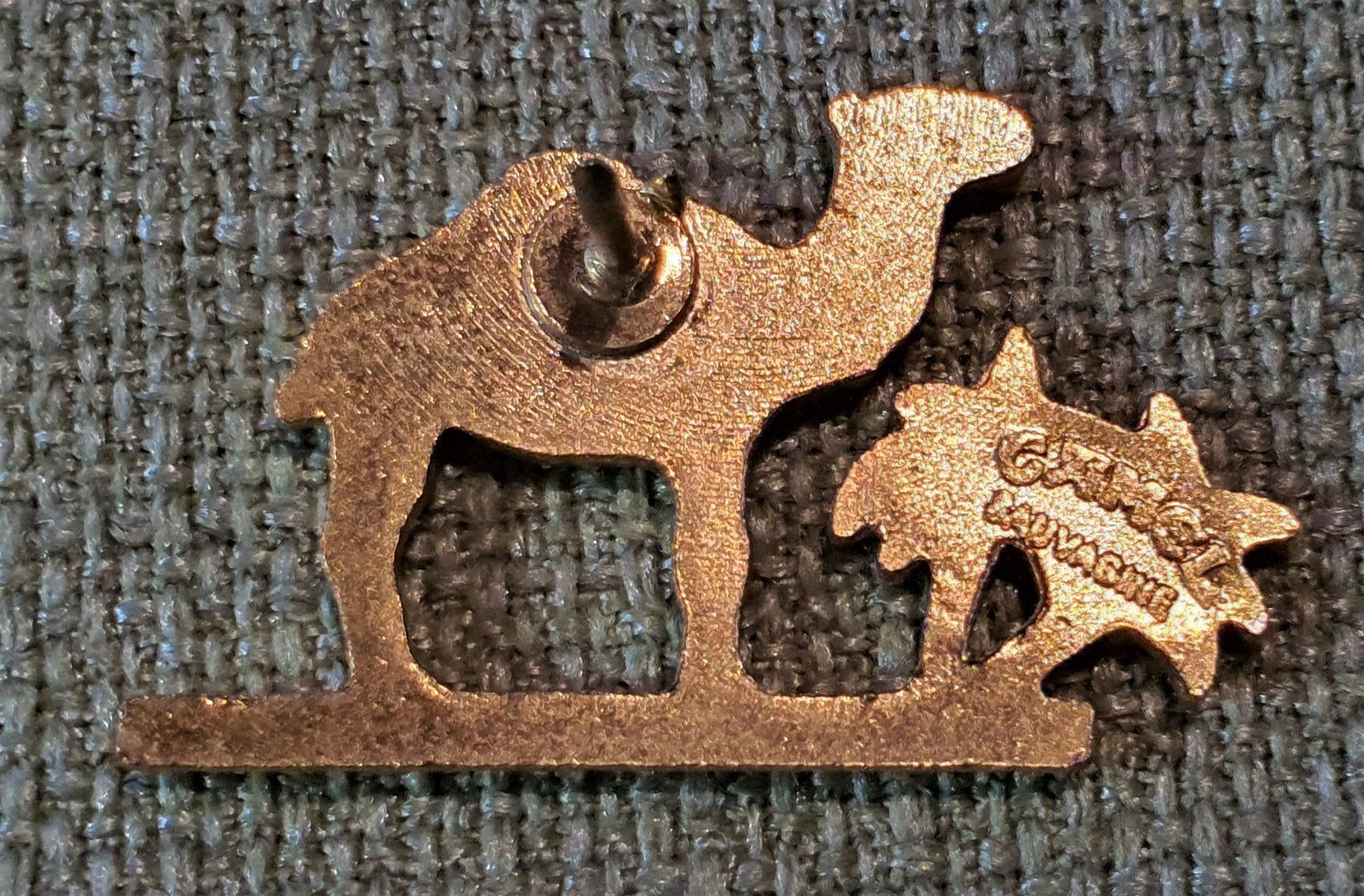 Camel Placchette & Badge: I796 - Pin Camel Kamel Palme – Usato da Reinach BL venduto da Boston-Verkauf 1