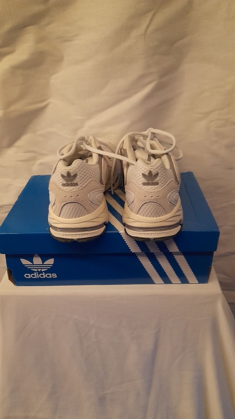 Adidas Scarpe da uomo: Adidas Shadowturf, Taille 40 2/3, Neuves ! – Nuovo e nell'imballaggio originale da st.gallen venduto da The_Rag_Picker. 5