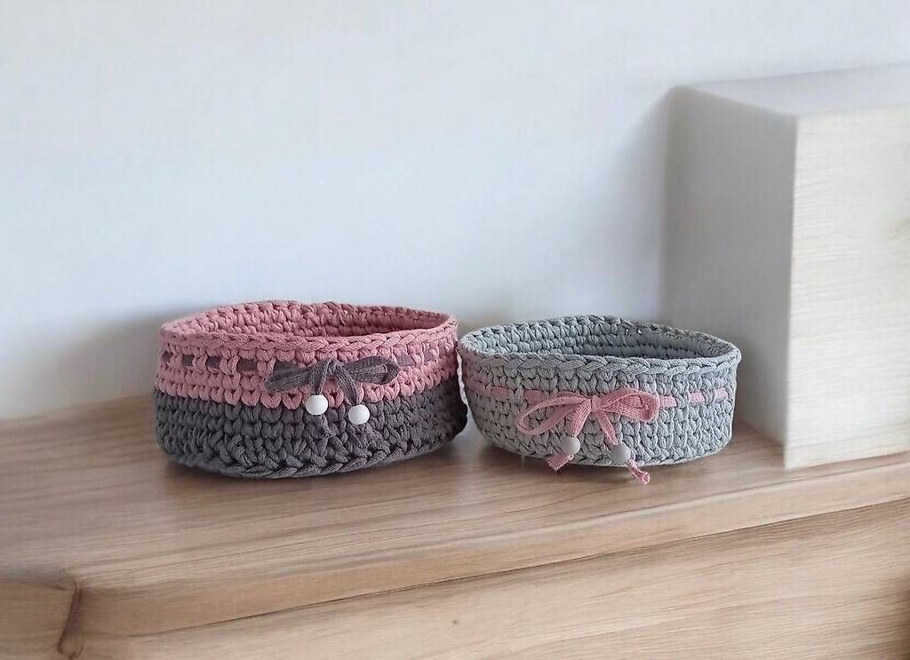 Altro per la casa: Dekokorb mit Schleife 100% Baumwolle Handgemacht Geschenk – Nuovo (secondo la descrizione) da Flawil venduto da Haekelwunsch.ch