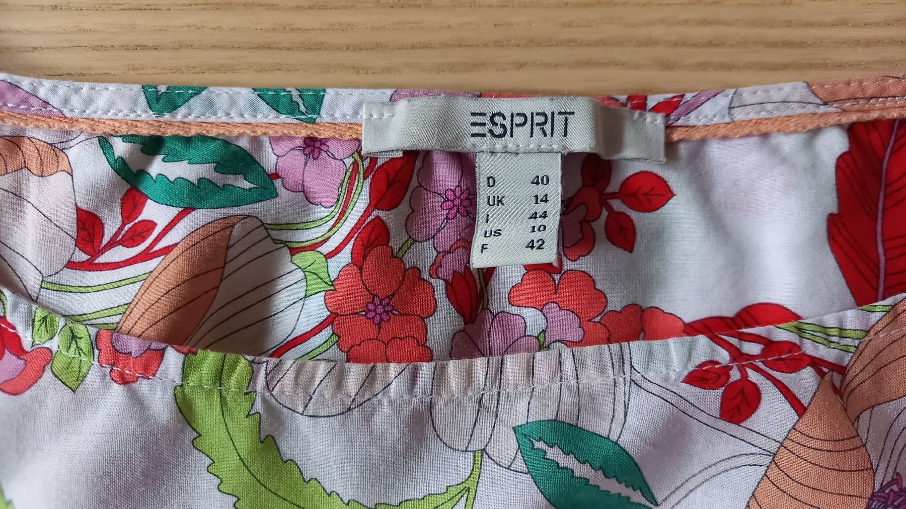 Esprit Camicette: Esprit Bluse Blumenmuster Weiss Grösse 40 Damen Kurzarm – Usato da St. Gallen venduto da Otterndorf 3