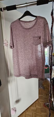 Trendiges T-Shirt mit Brusttasche, Grösse M, Top Zustand!