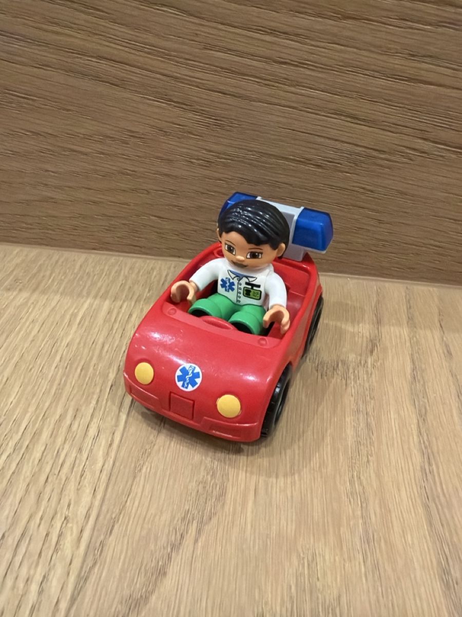 Lego Figurines: Lego Duplo Notärztin mit Auto – D'occasion à Hochfelden par man_6d68