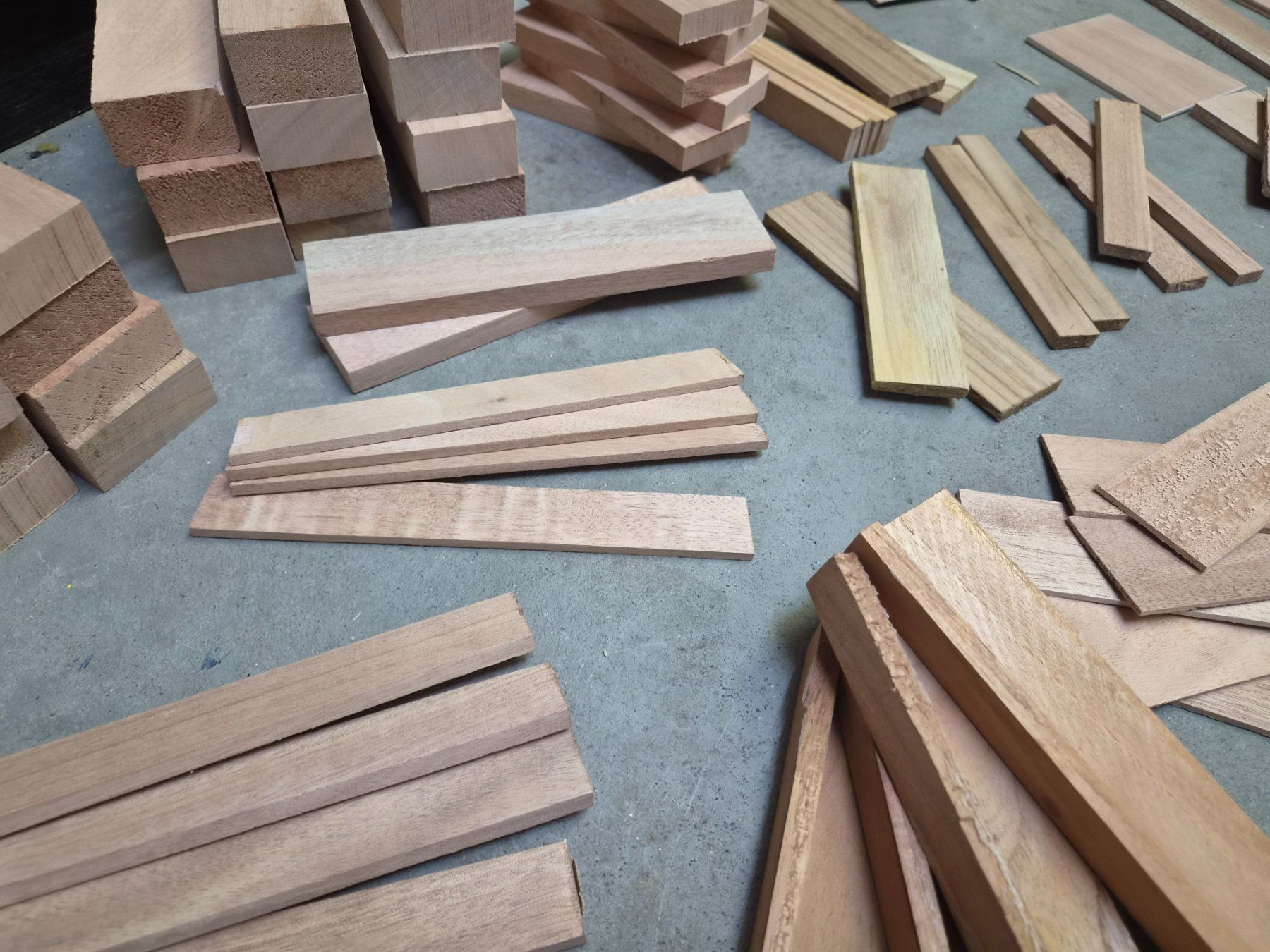 Articoli in legno: Zedern Holz Klötze / Holzreste – Usato da Wetzikon ZH venduto da Tothart 7