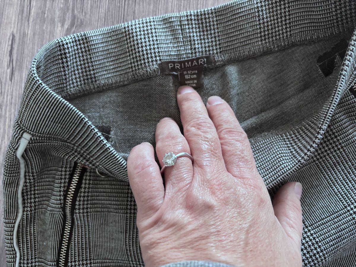 Pantaloni: Tolle bequeme Hose  mit Karomuster Gr.152 – Usato da Leuzigen venduto da Fjleu 3
