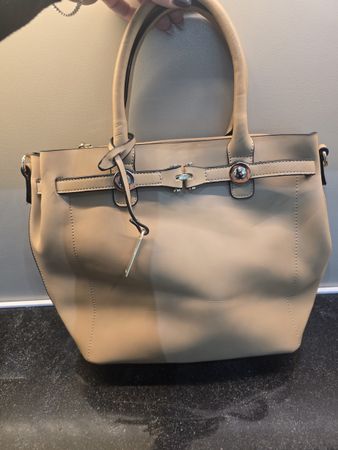 Elegante Handtasche Beige – neu mit Schultergurt