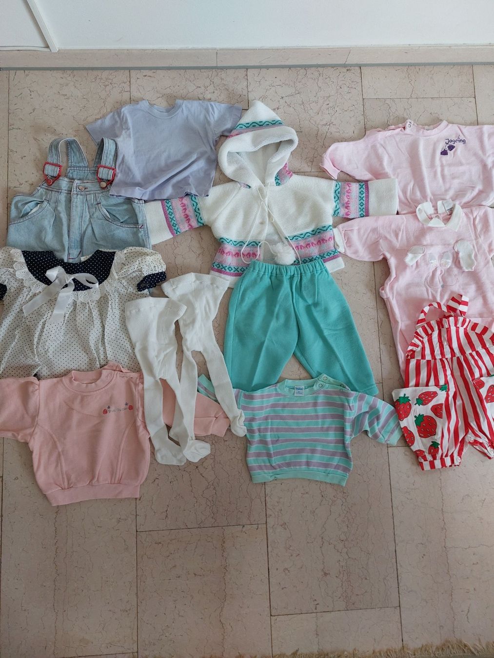 Lotti & Set di vestiti: Babykleider – Usato da Zürich venduto da Stenat