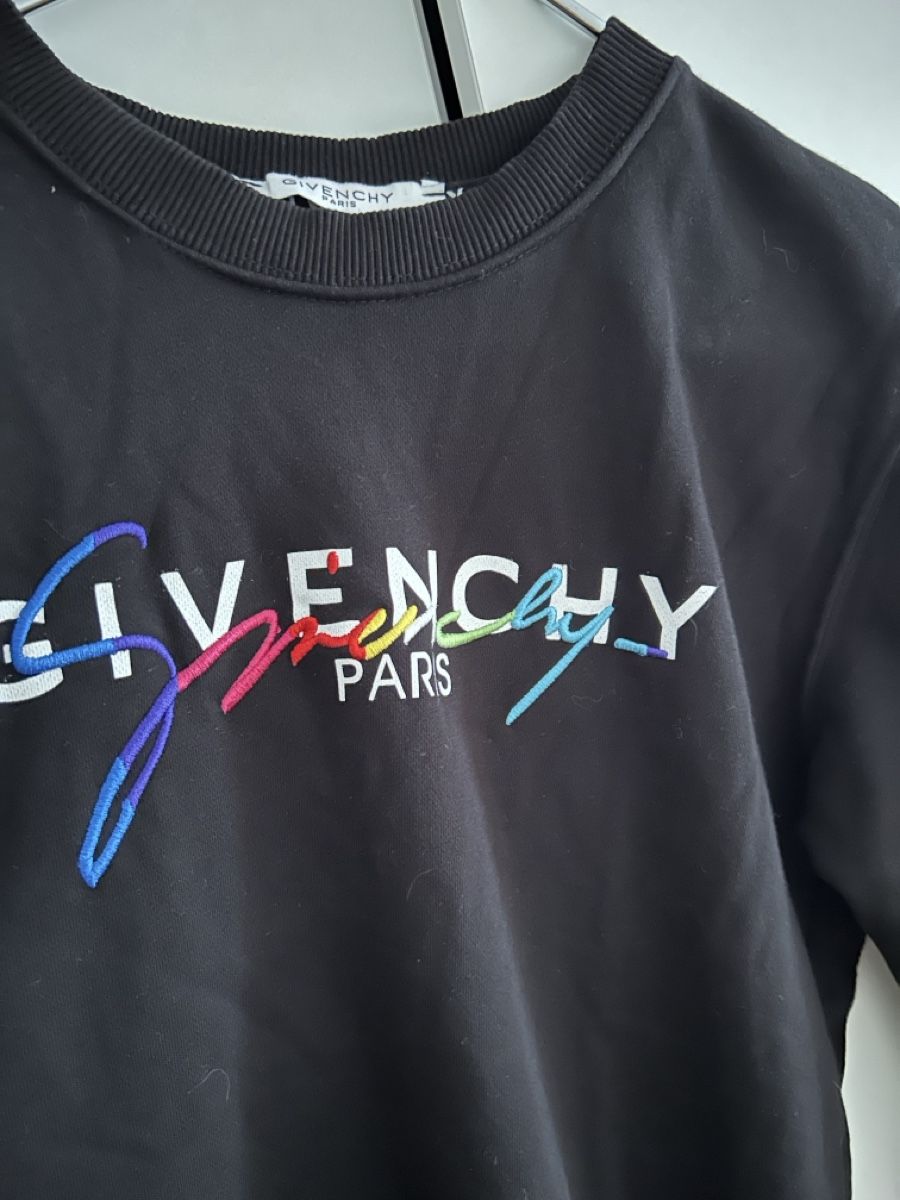 Givenchy Maglioni & Felpe: Givenchy Pullover schwarz mit Stickerei – Usato da Uzwil venduto da gab_2kx8