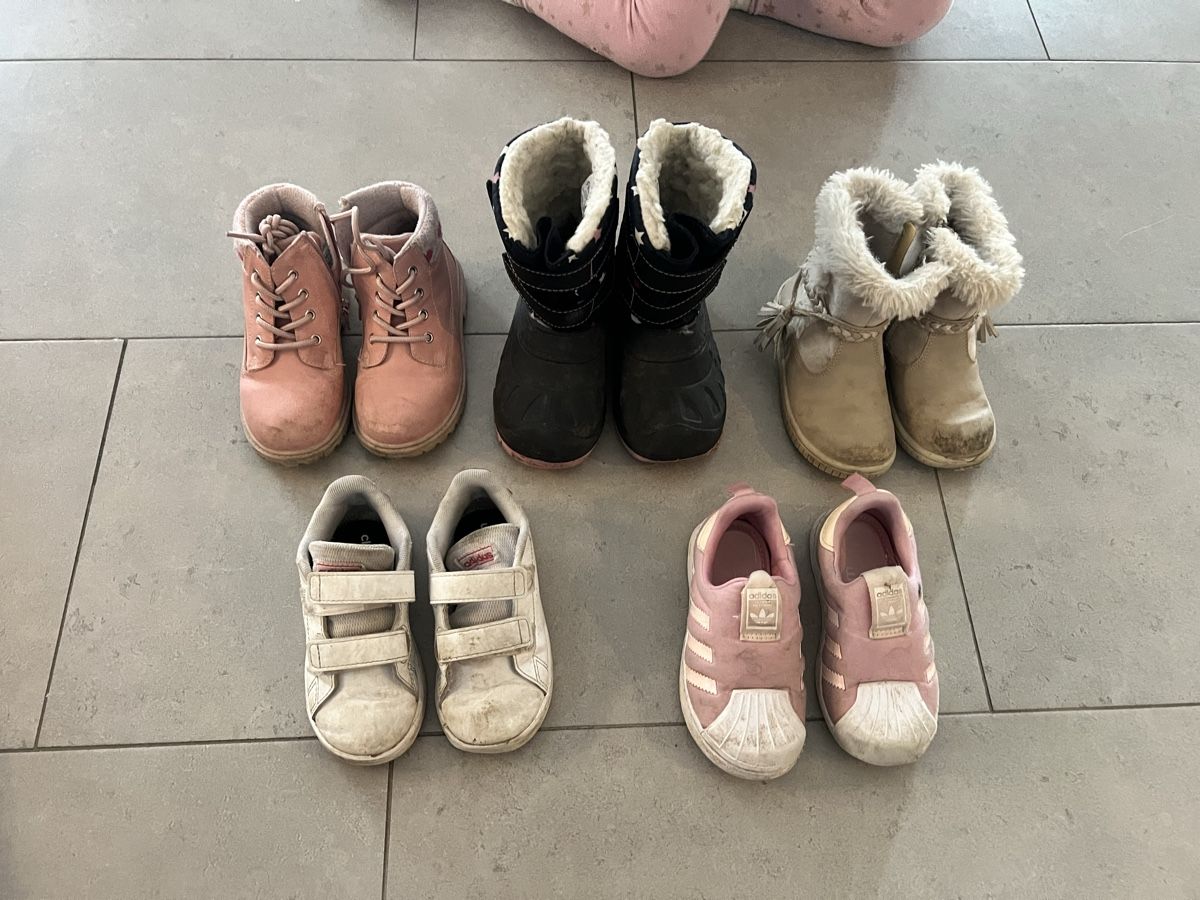 Adidas Scarpe per ragazze: Schuhe für Mädchen, Grösse 25 – Usato da Inwil venduto da rene_st