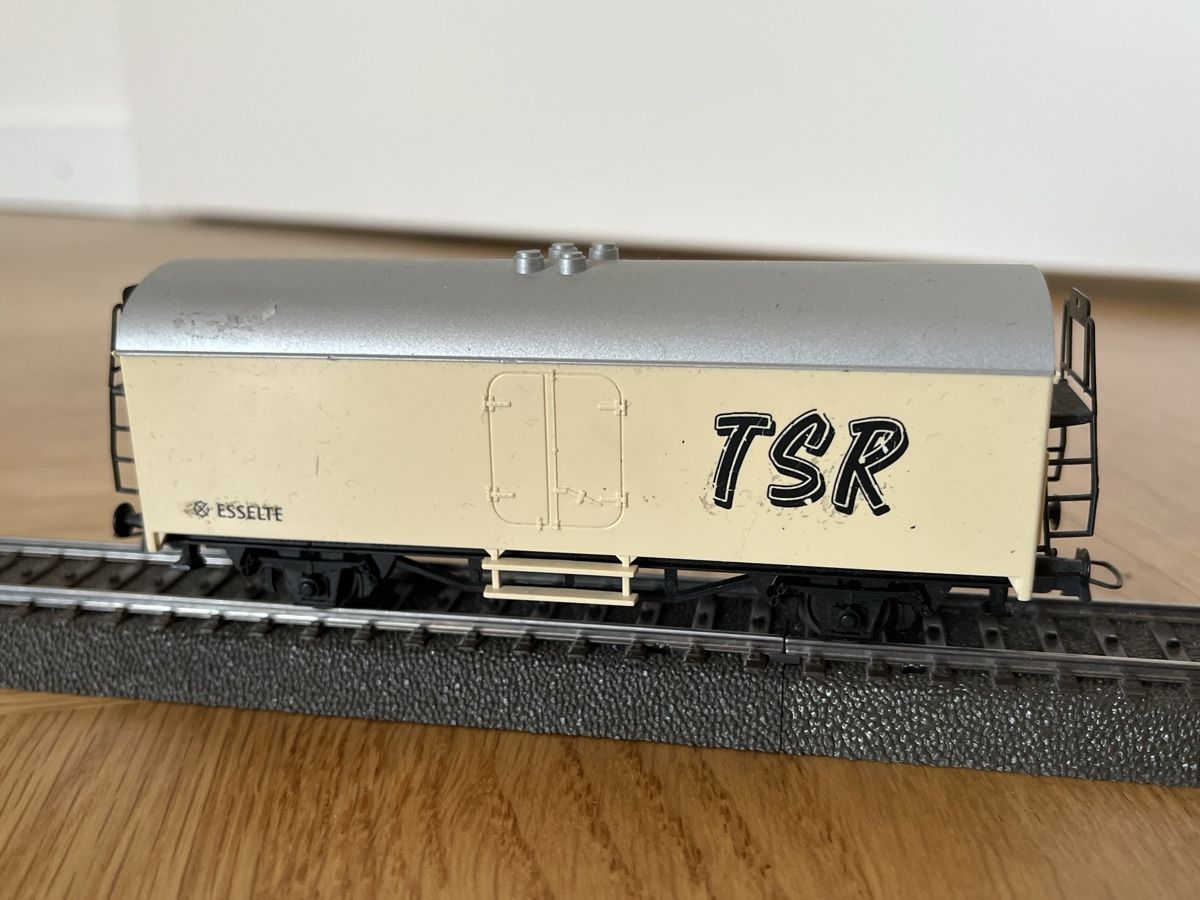Modelleisenbahnen: 12 Diverse Güterwagen HO – Defekt aus Basel von Re620_11627 5