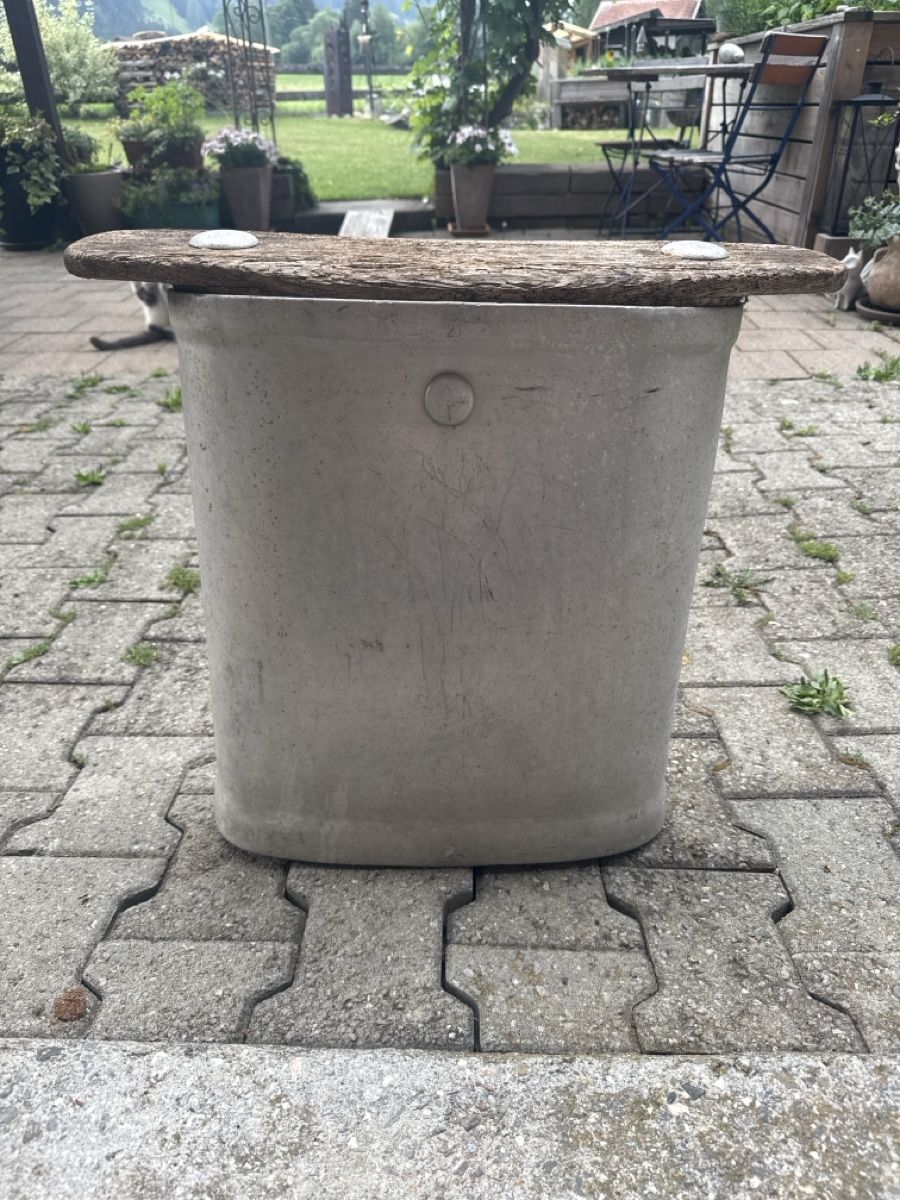 Sonstige Gartendekorationen: Milchgebse – Gebraucht aus Matten(St.Stephan) von ren_r8tw