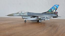 Flugzeug Standmodell  F16C  1/72 Belgische Luftwaffe