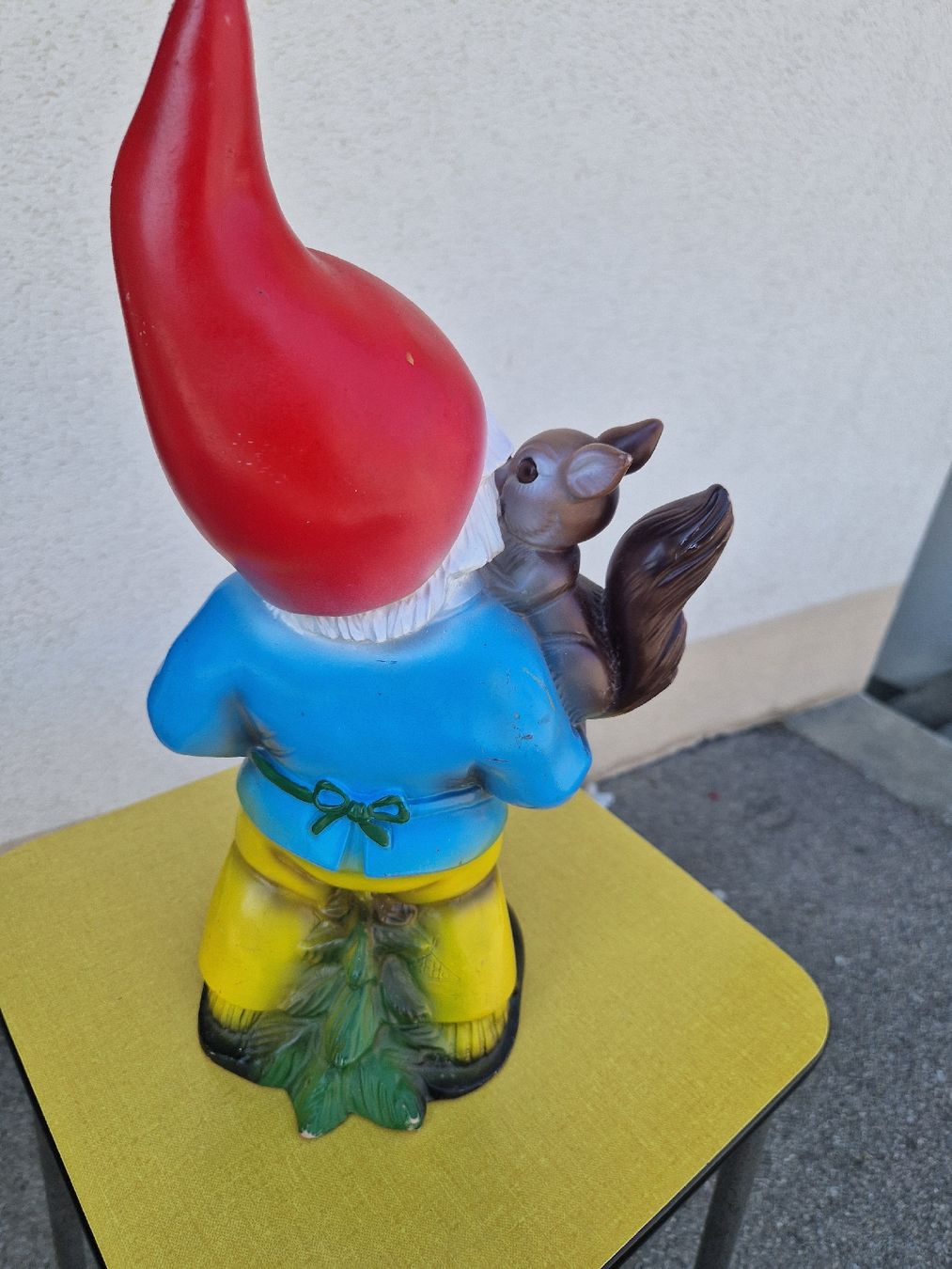 Figurines: Gartenzwerg mit Eichhörnchen und Korb, 42cm hoch – D'occasion à Mörigen par Clio111 2