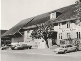 HENGGART: Restaurant Bahnhof, Oldtimer, Kegelbahn ~1950