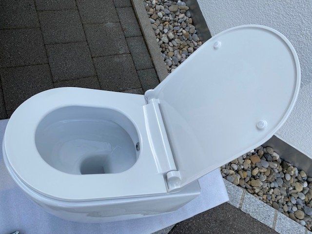 WC: Dusch WC Neuwertig kaltwasser oder warmwasseranschluss. – Usato da Niederhasli venduto da Tigerproduct 6