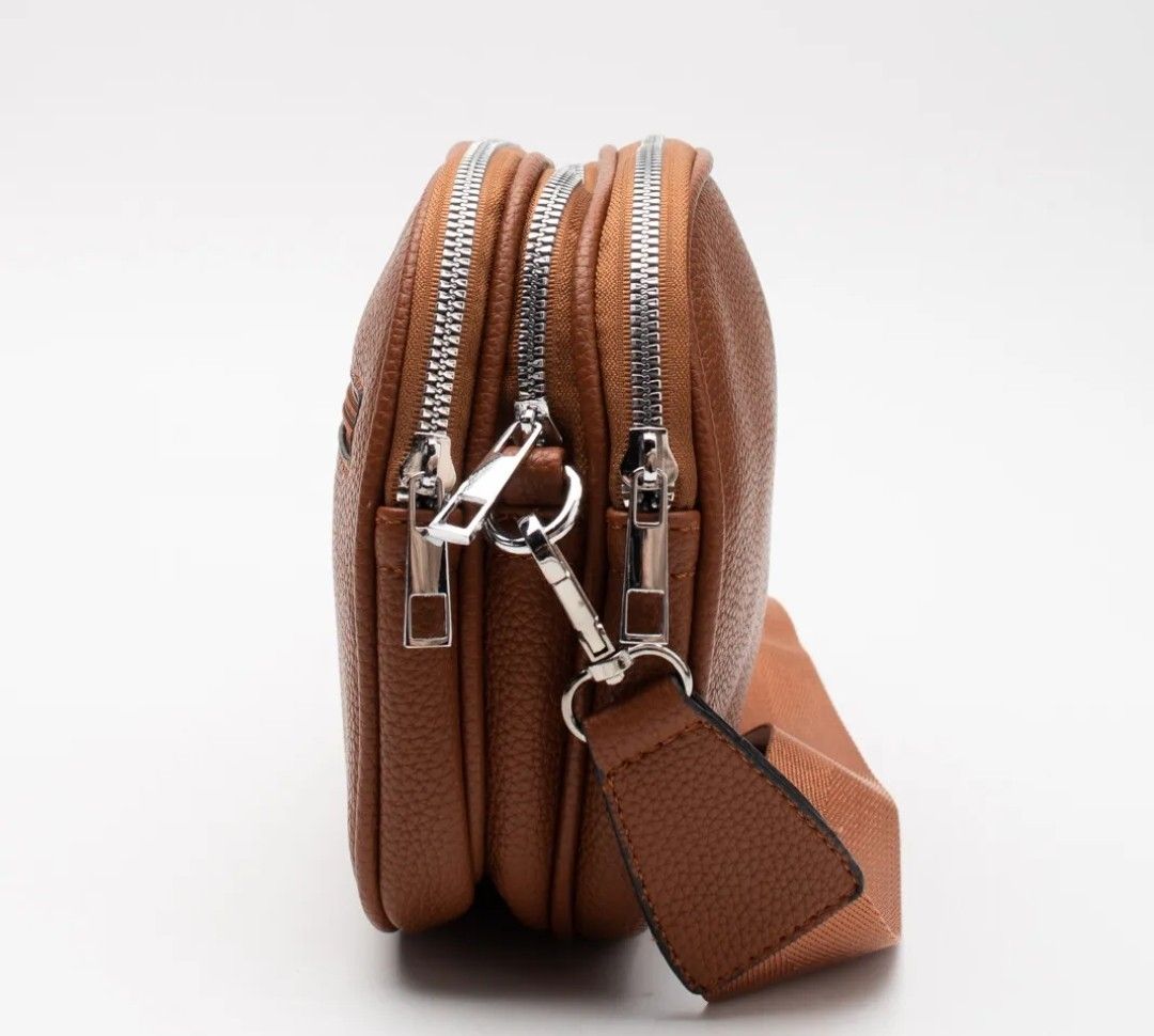 Taschen für Damen: Maury Ledertasche Crossbody mit 4 Fächern neuwertig – Gebraucht aus Liestal von Mas-Y-Mas 1