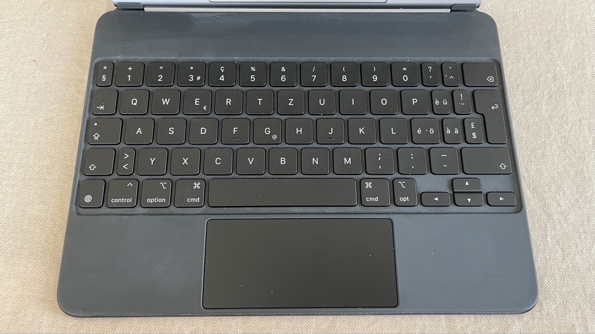 Apple Tastiere: Apple iPad Magic Keyboard mit Trackpad neuwertig – Usato da Suhr venduto da Niti66 2