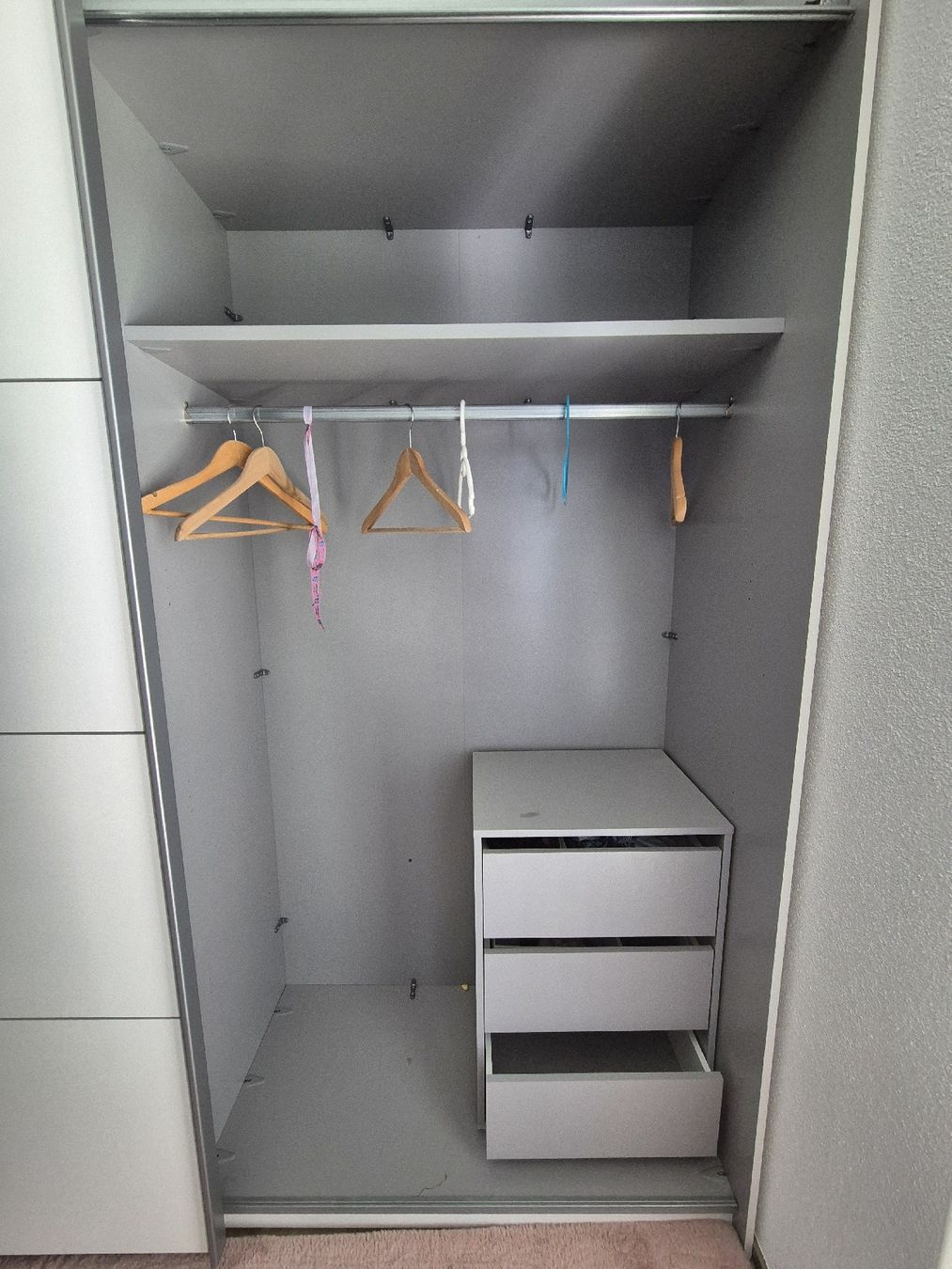 Armoires: Schwebetürenschrank – D'occasion à Aadorf par Debrunne 2