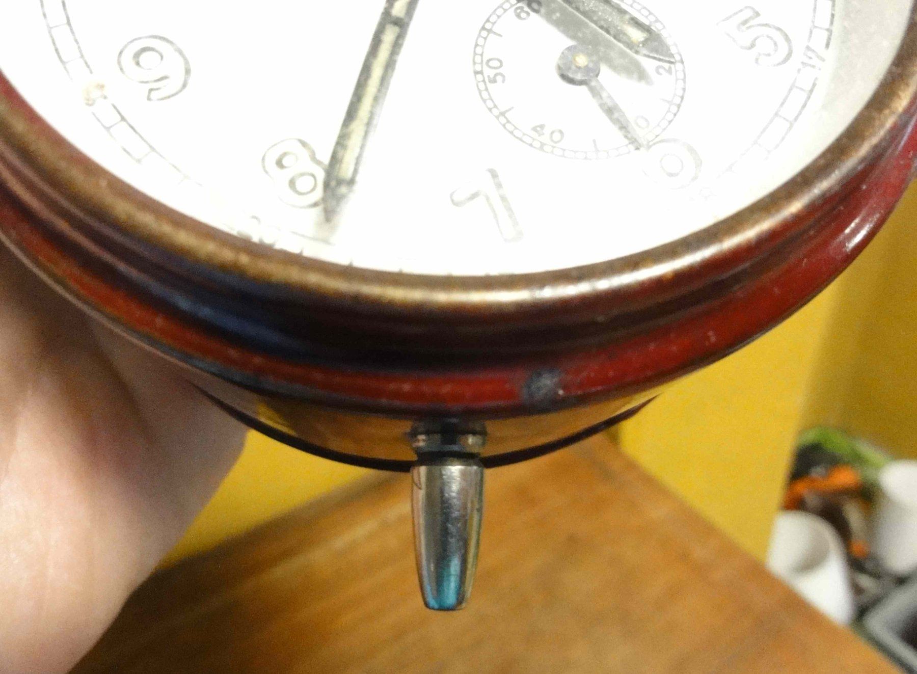 Junghans Sveglie: Mechanischer Wecker Junghans, rot – Difettoso da Wohlen AG venduto da Flusslauf 4
