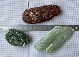 Zwei wunderschöne Glimmer Mineralien und eine Talk Mineralie