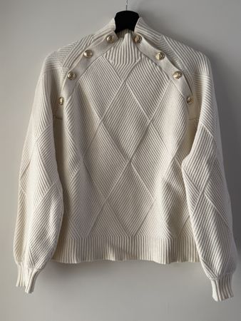 Edler Strickpullover mit goldenen Knöpfen, Grösse S