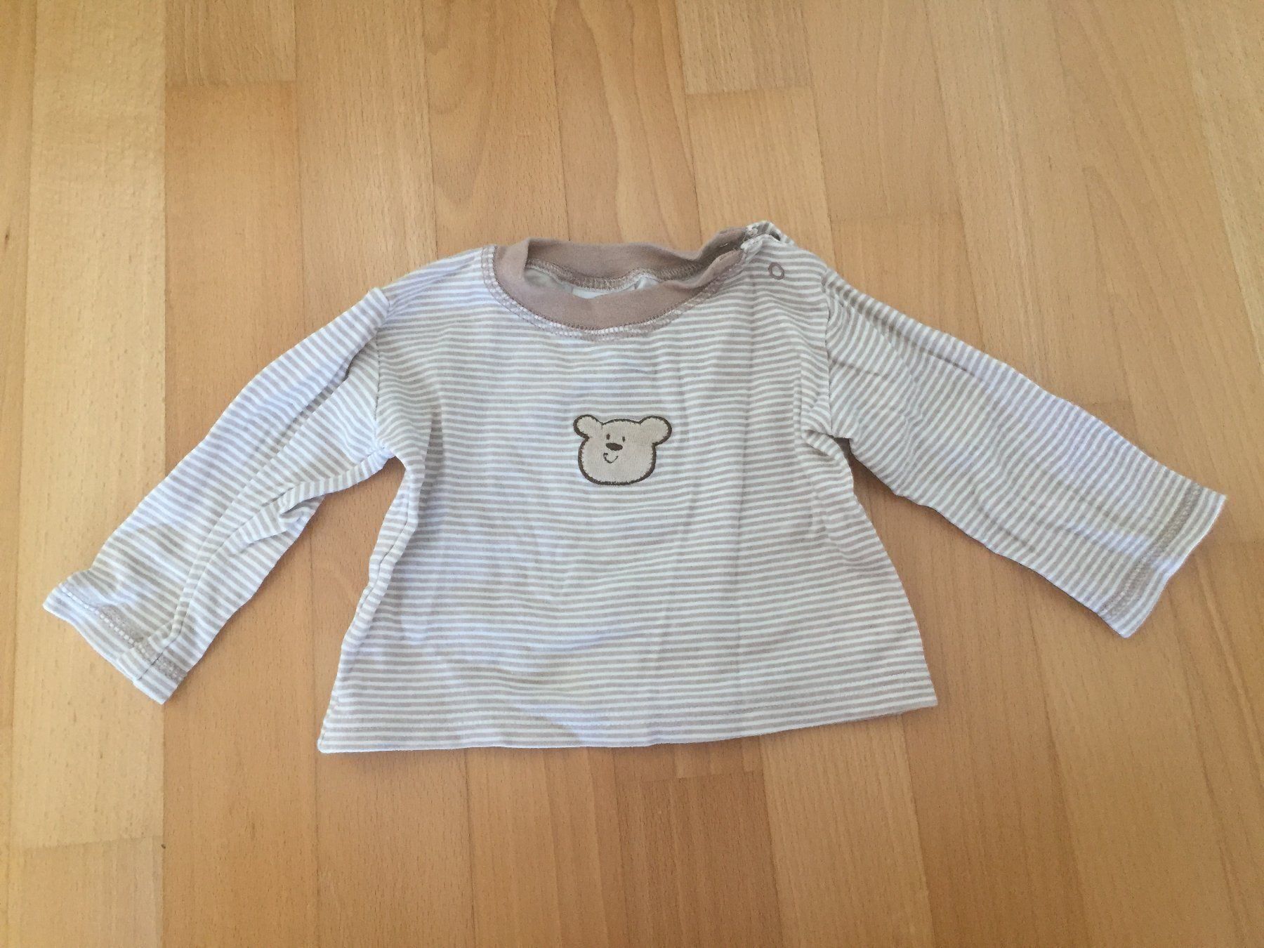 T-shirt: T-Shirt langarm mit Bärmotiv – Usato da Muttenz venduto da Juvenile33
