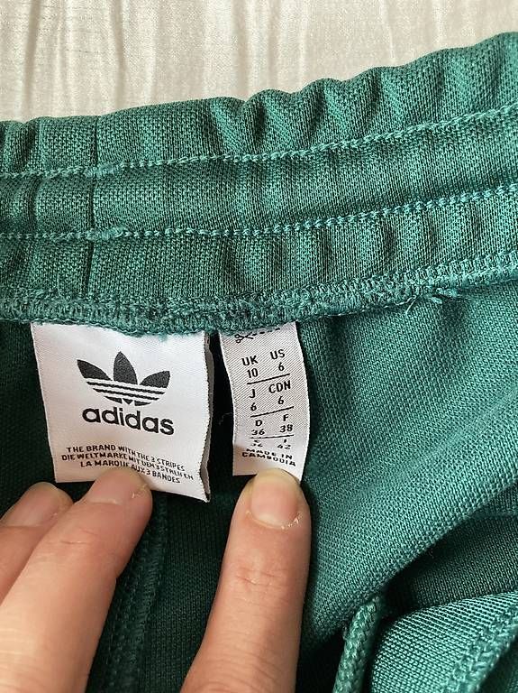 Hosen: Adidas Trainerhose S – Gebraucht aus Haldenstein von meladin 3