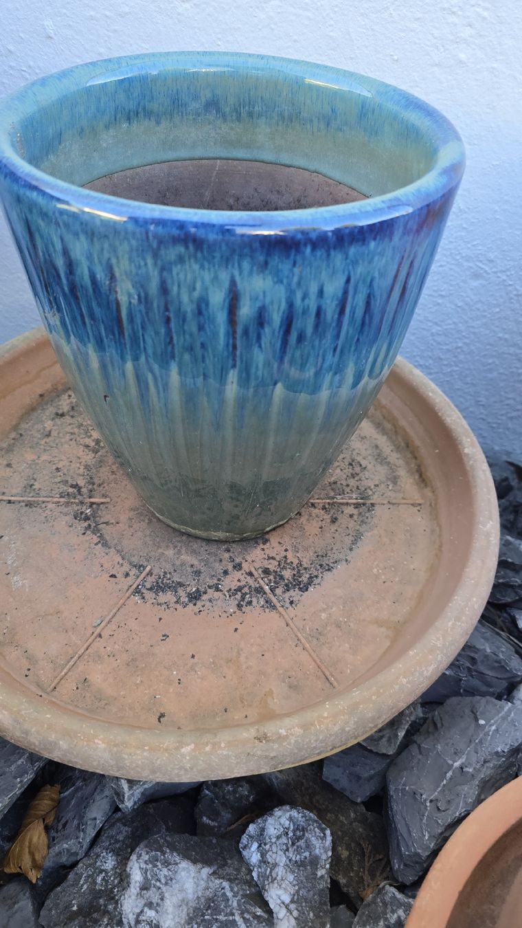 Pots de fleurs: Topfsammlung, mit diversen Unterteller – D'occasion à Felben-Wellhausen par vaja 2
