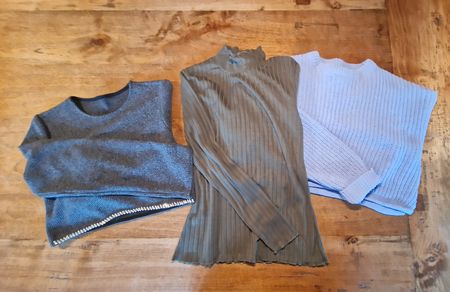 Diverse Damen Oberteile (Pullovers) in den Grössen S