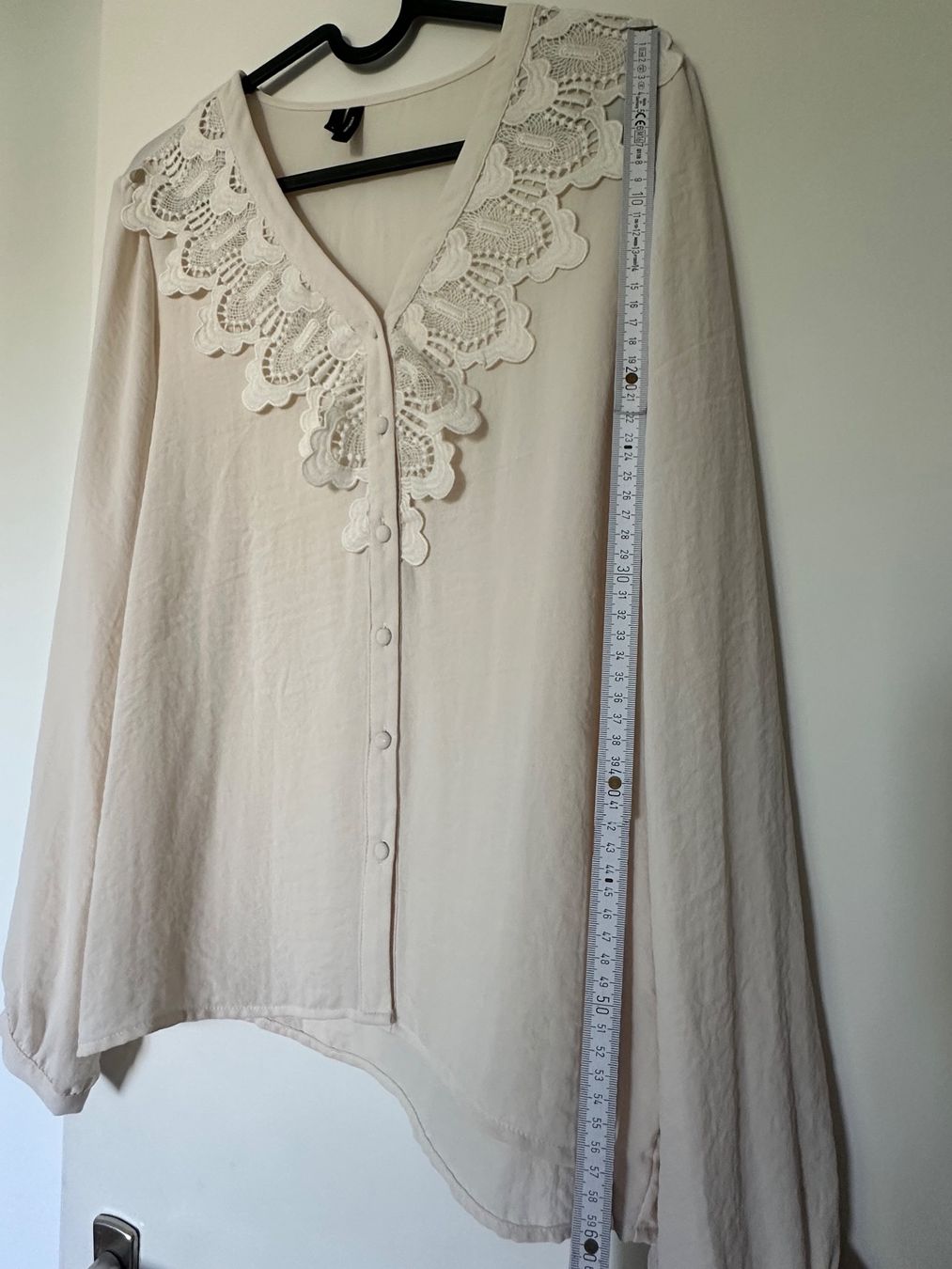 Blusen: Beige Bluse mit Rüschen und Spitzen – Neu (gemäss Beschreibung) aus Zürich von ong8 5