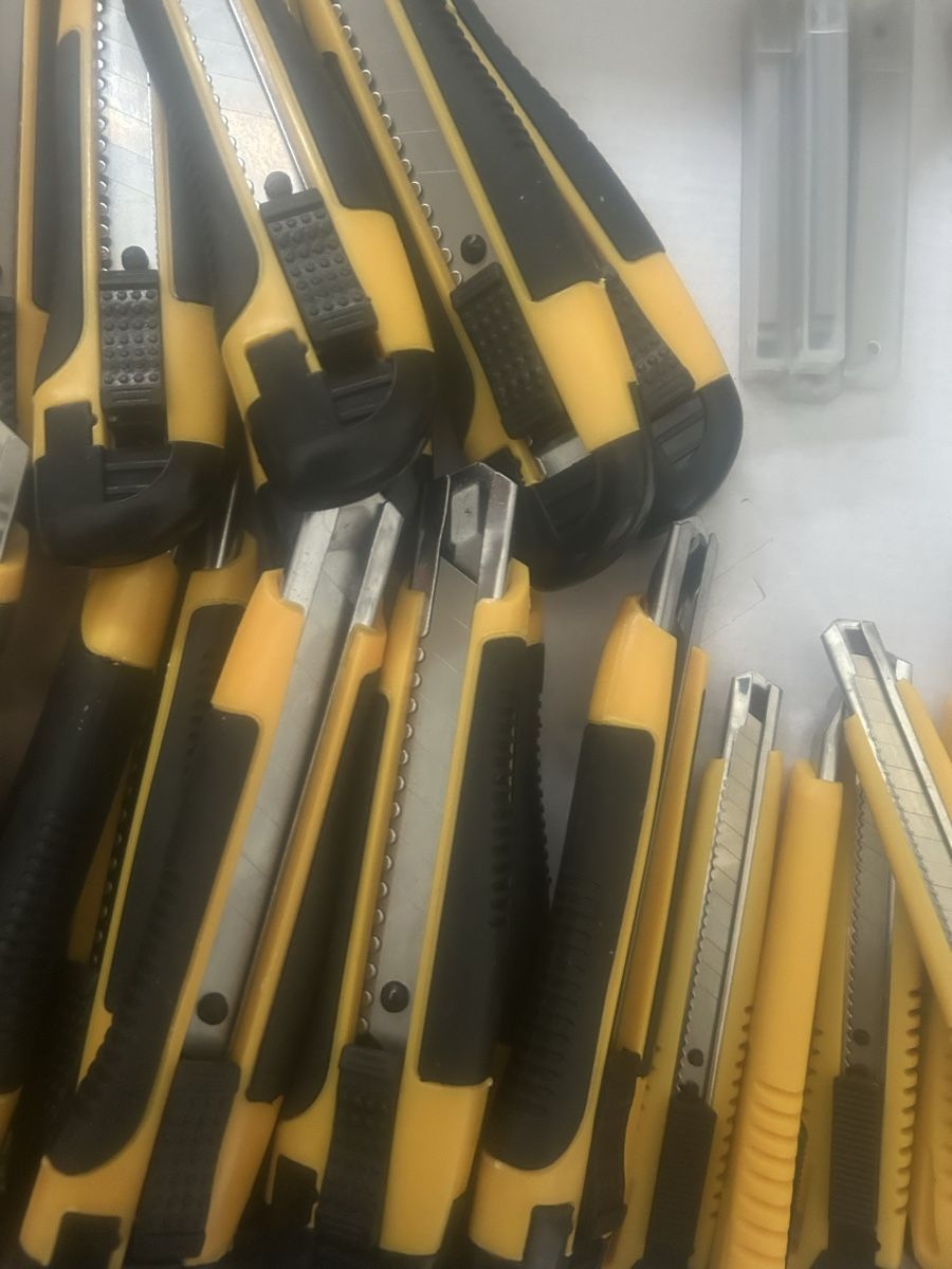 Tous les outils: Restposten Cutter, Abbrechmesser   – Neuf (Voir description) à Hittnau par Oracel 4