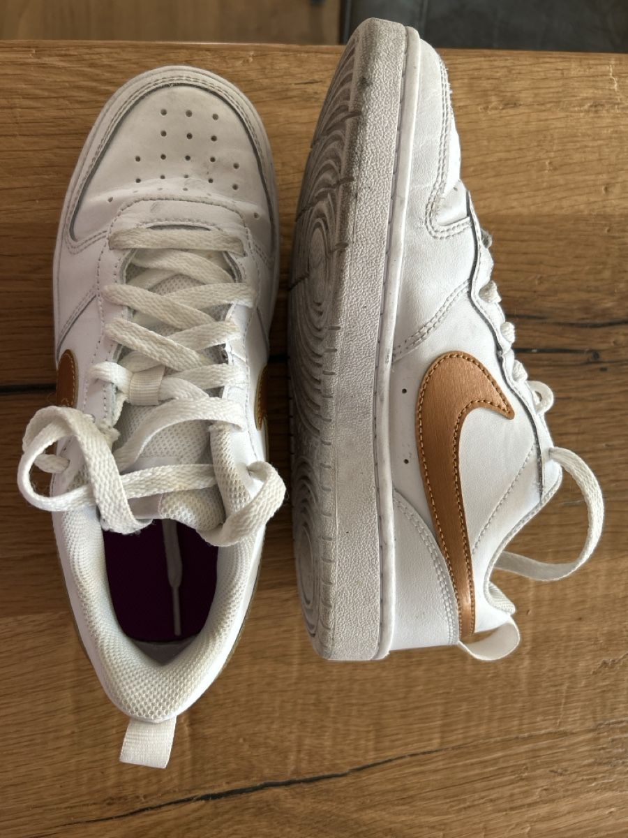 Nike Schuhe für Mädchen: Nike Sneaker Grösse 36 – Gebraucht aus Fischbach- Göslikon von Rommel 1