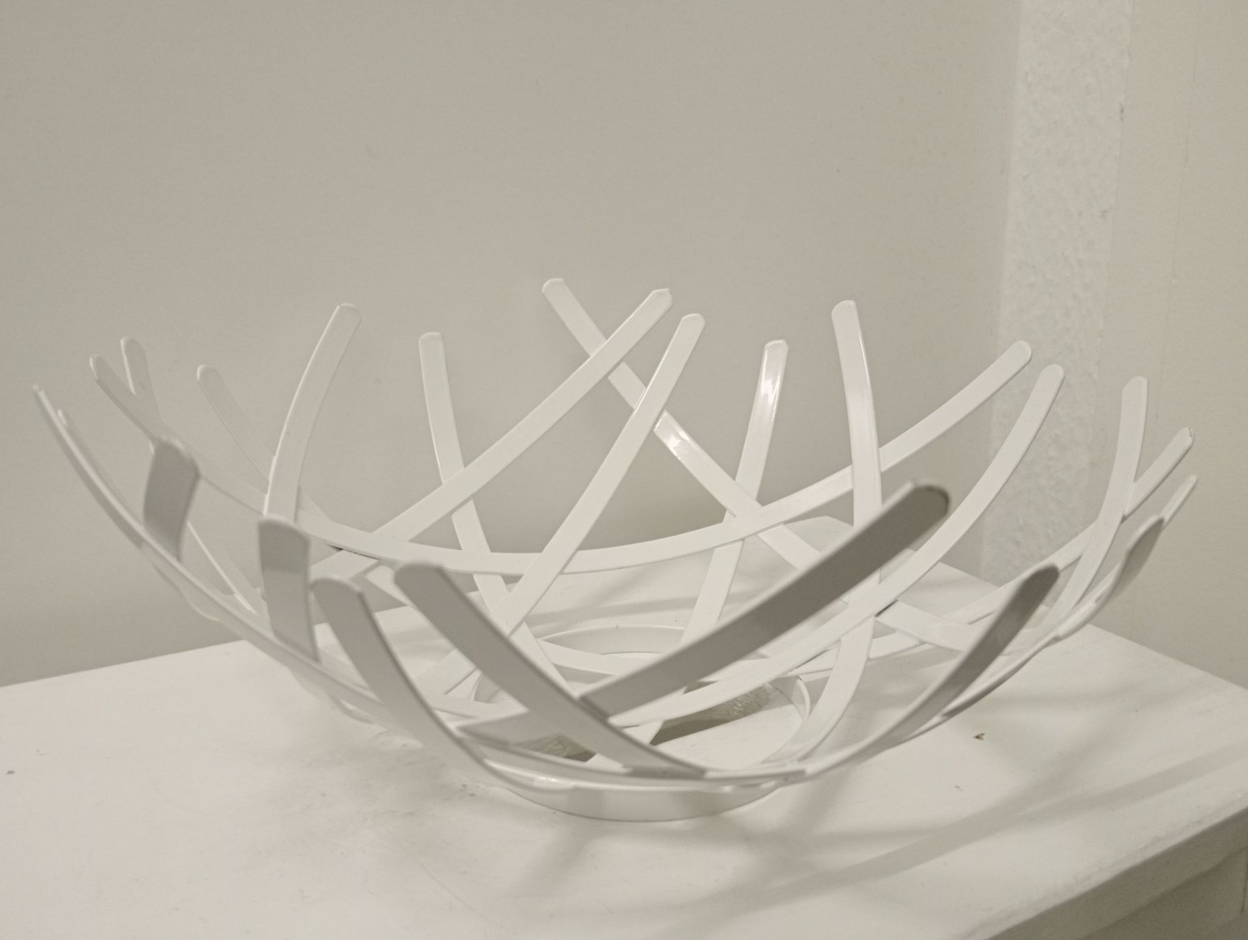 Ciotole: Moderne Design Obstschale, Metall, Weiss – Usato da Allschwil venduto da Evgeniia78 1