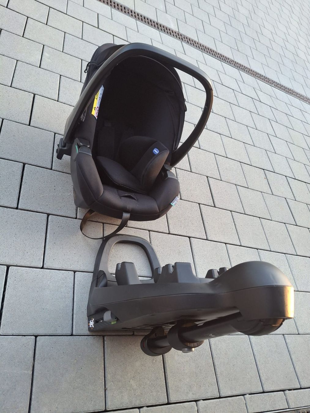 Chicco Seggiolini per auto: Autositz Babyschale i-Size, top Zustand – Usato da Zeglingen venduto da _CraZy_AngeL 4