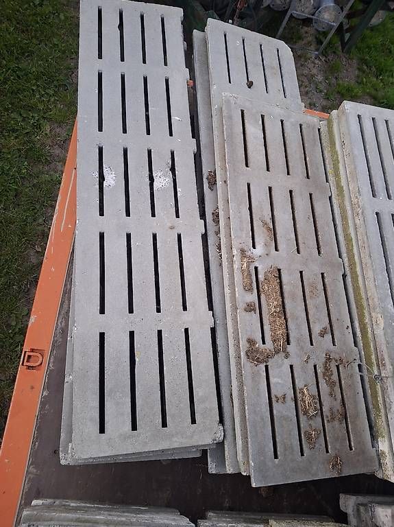 Pareti & Soffitti: Spaltenroste/Betonspalten – Usato da Siebnen venduto da Grosswis50 3