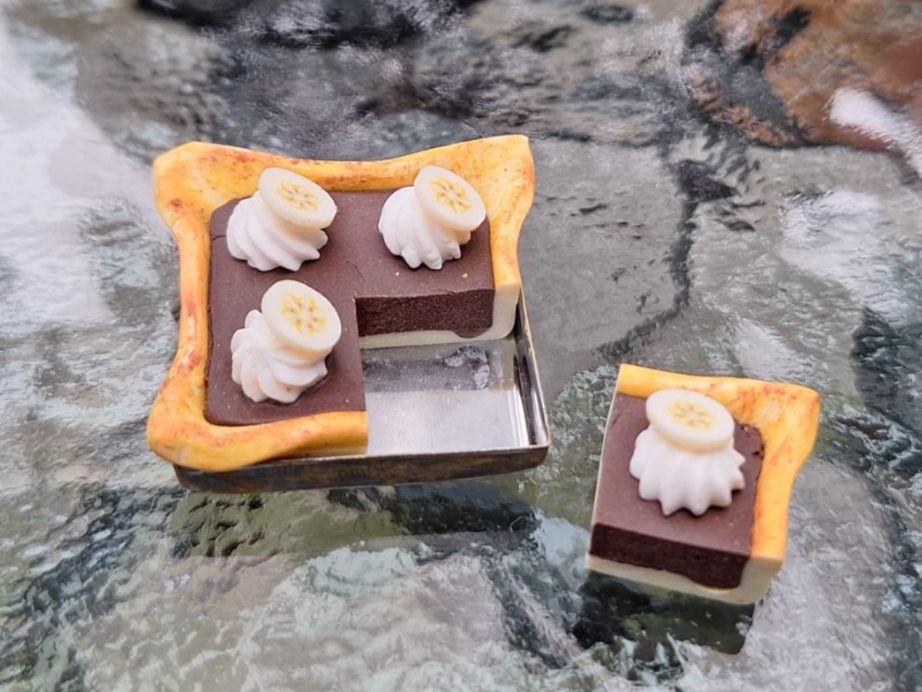 Case e mobili per bambole: Handmade Schoko Bananen Pie – Nuovo (secondo la descrizione) da Zürich venduto da HandmadeTinyFood