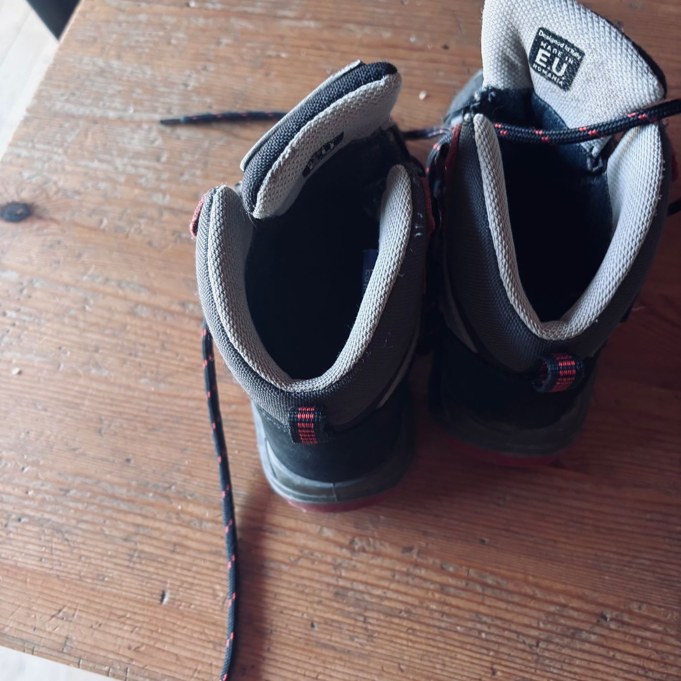Chaussures garçon: Chaussures marche enfant 27 – D'occasion à Lajoux JU par plise 1