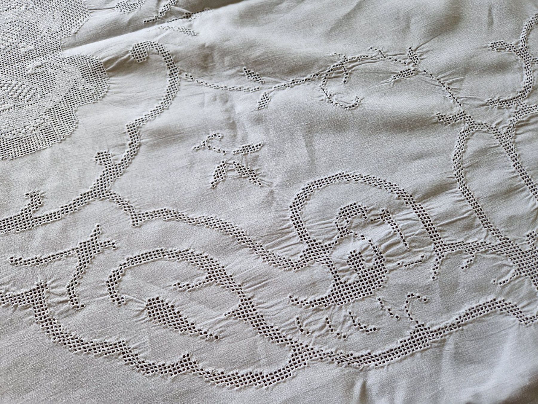 Sonstige Tischwäsche: Wunderschöne  Hochzeit Tischdecke, Handarbeit, Leinen – Neu (gemäss Beschreibung) aus Bern von Antikbatik 4
