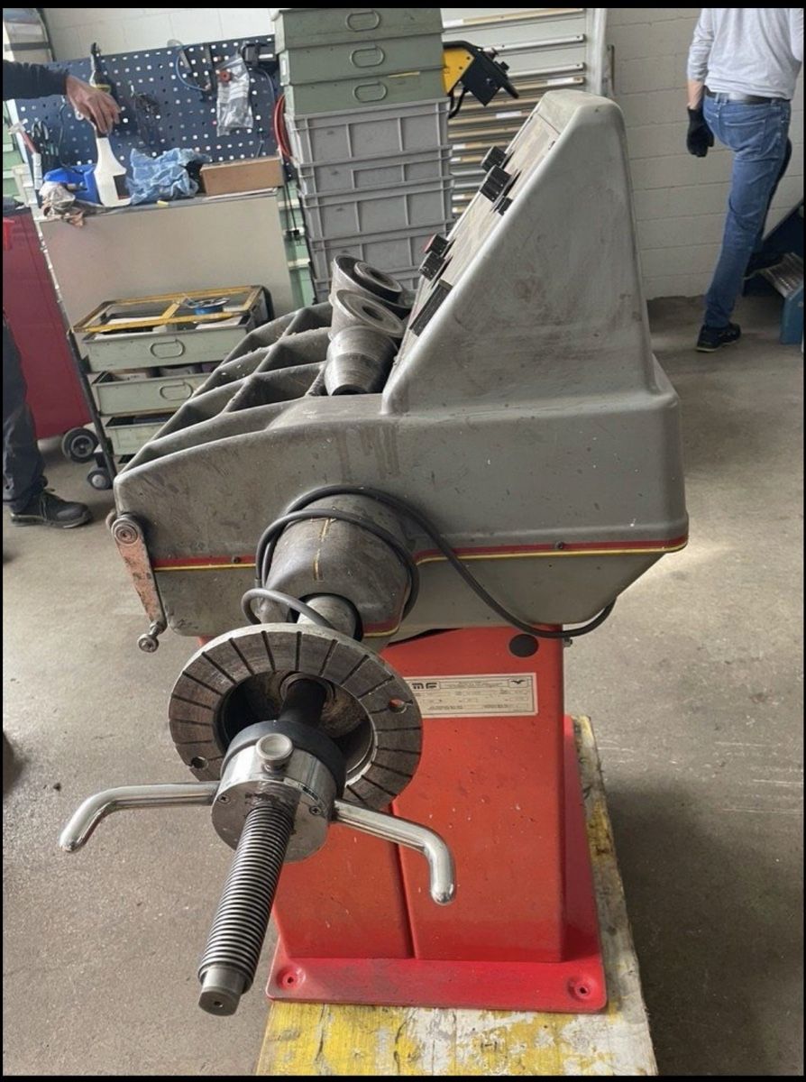 Toutes les machines: Machine Équilibreuse de roues – D'occasion à Lausanne par you_7kpt 1