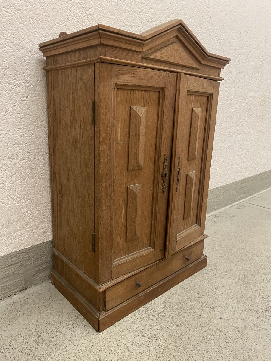Armoires: Antike Apotheke Schrank  – D'occasion à Männedorf par Adamiat 3