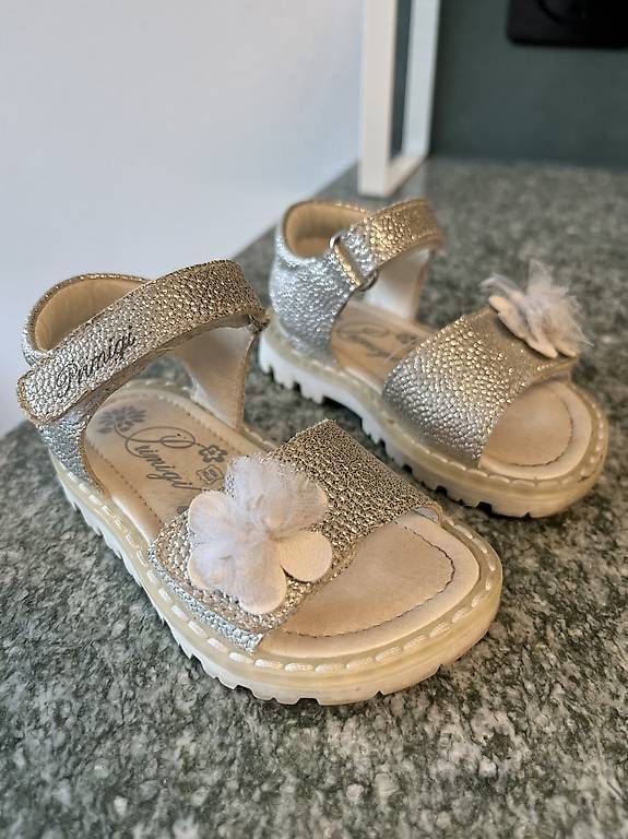 Scarpe per ragazze: Sandalen Gr. 20 – Usato da Luzern venduto da Leonie110