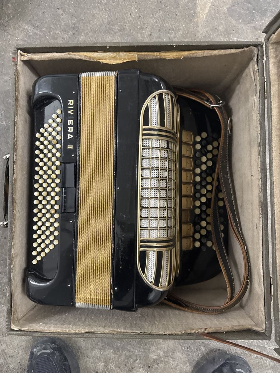 Hohner Musikinstrumente: Hohner riviera 2 – Gebraucht aus Strengelbach von HeidiHeidi09