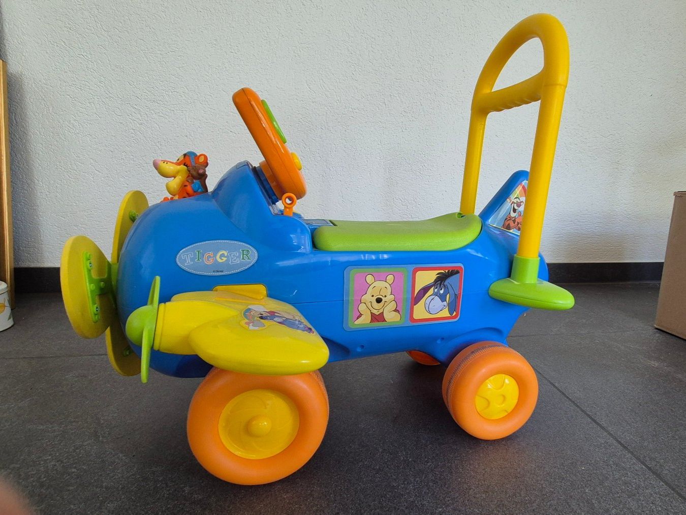 Véhicules pour enfants: Flugzeug Kinderfahrzeug mit Tigger – D'occasion à Wasen im Emmental par asstaehli 1