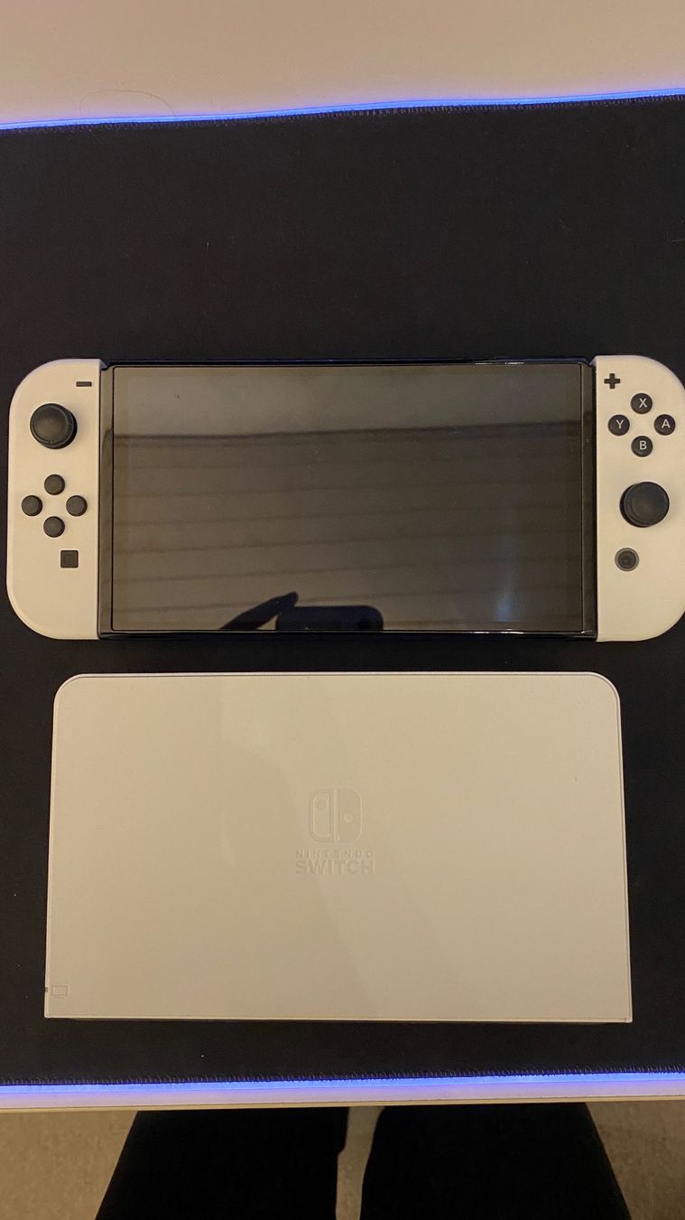 Nintendo Console: Nintendo Switch OLED, Spiele & Zubehör – Usato da Herisau venduto da Rdavidson 1