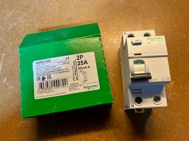 Schneider Componenti elettronici: Fehlerstromschutzschalter Schneider Electric 25A 30mA 2L – Usato da Naters venduto da sch_9fvg