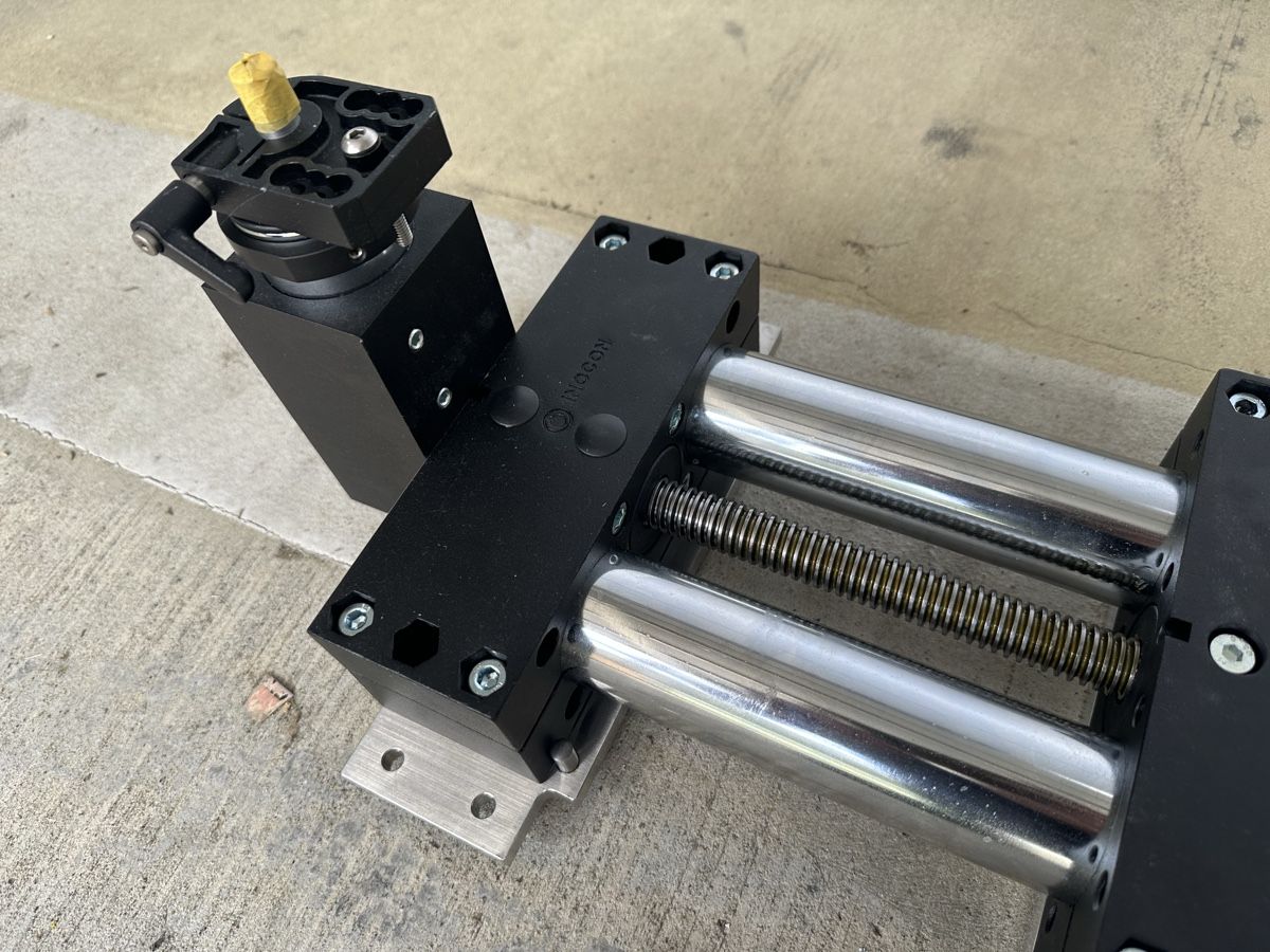 Altro per industria metallurgica: Linearschlitten INOCON mit Winkelgetriebe – Nuovo (secondo la descrizione) da Schötz venduto da EMTEC02 2