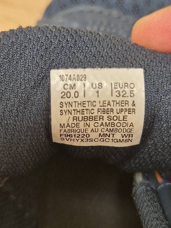 Scarpe per ragazzi: Hallen-Turnschuhe Grösse 32-33 – Usato da Oberrohrdorf venduto da Hoto 2