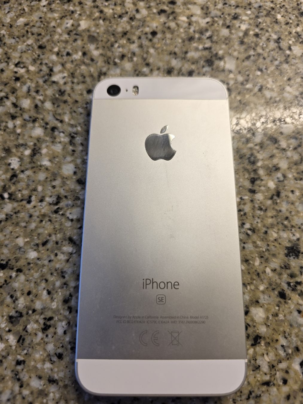 Apple Telefoni cellulari / Smartphones: iPhone SE 32GB Silber guter Zustand – Usato da Olten venduto da Prinzenstyle 3