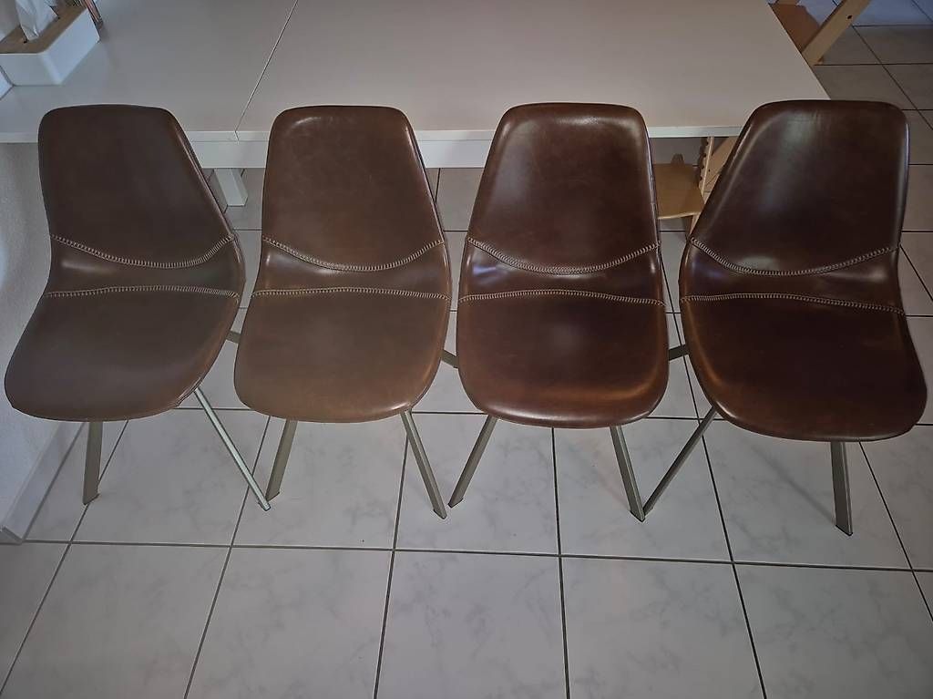 Pfister Stühle: 4 Esszimmerstühle – Gebraucht aus Rafz von Wurzelwerk8