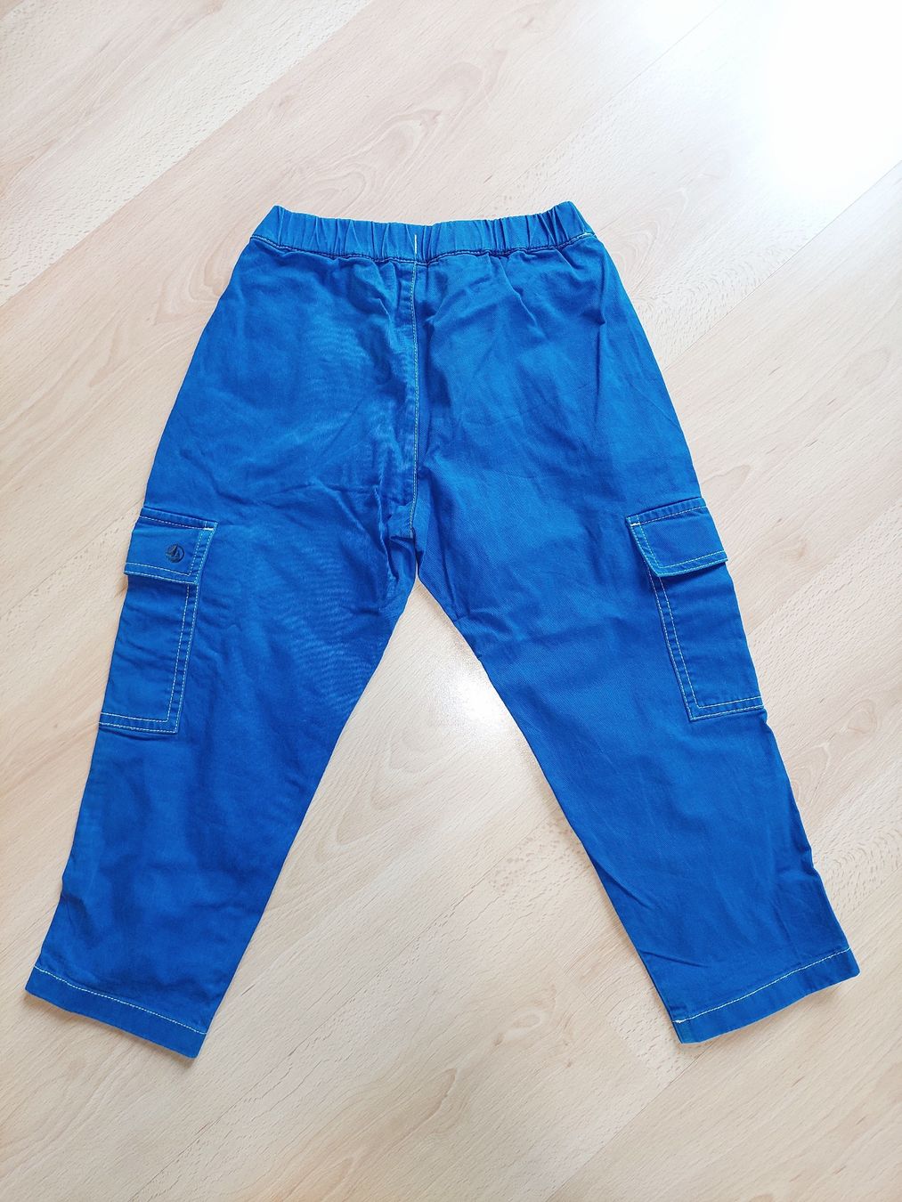 Petit Bateau Pantaloni: Pantalon cargot Petit Bateau, taille 116 cm – Usato da Épalinges venduto da lola_vp_99 1